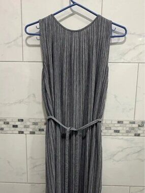 Uniqlo grey belted pleated midi dress